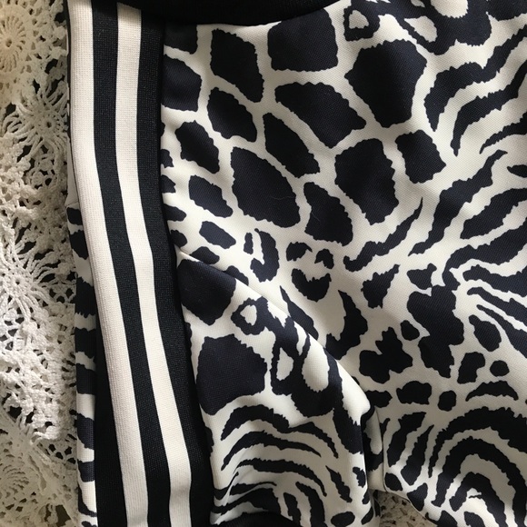 Adidas Cropped  top 🌹size US Small Blk & Creme - Picture 5 of 8
